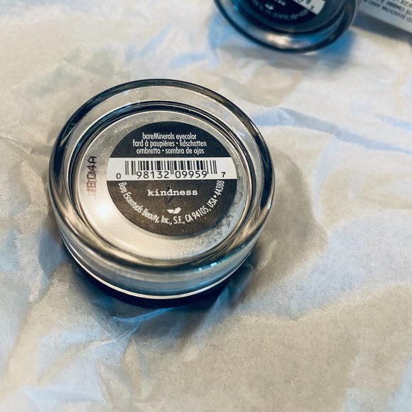 bareMinerals 4 pc set with 2 loose powder eye colors, brush, all over color NIB - Picture 5 of 6